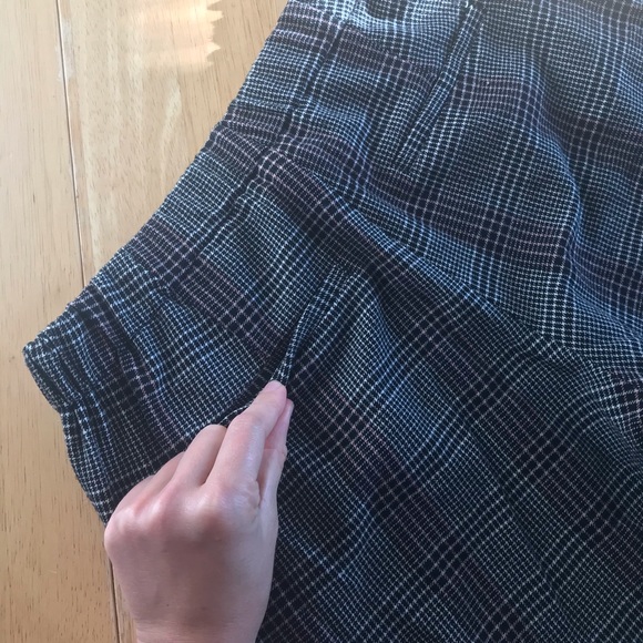 Old Navy Cropped Plaid Pants - Picture 9 of 10